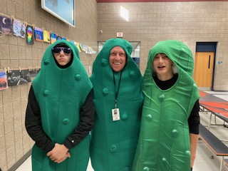 elk mound middle school students dressed as pickles