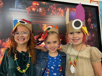 students with turkey hats